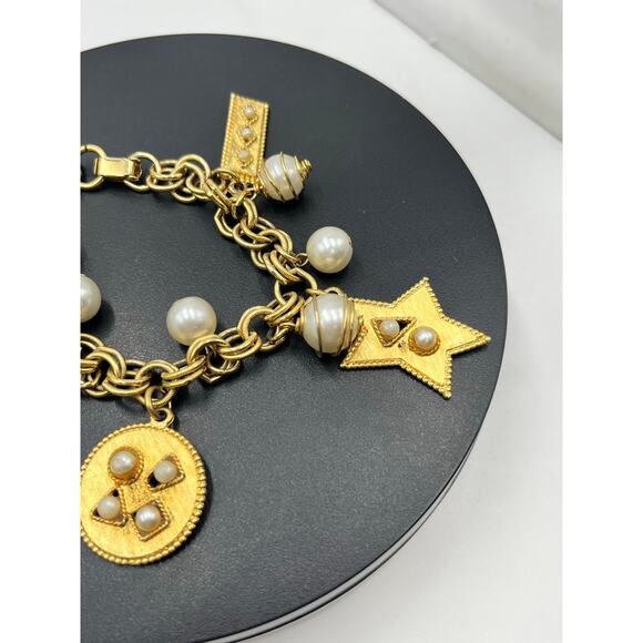 Vintage Gold Tone Revival Moghul Pearl Medallion Charm Etruscan Bracelet - Picture 2 of 9